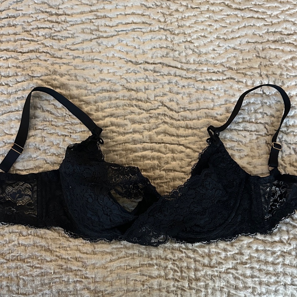 Chic Black Lace Underwire Bra